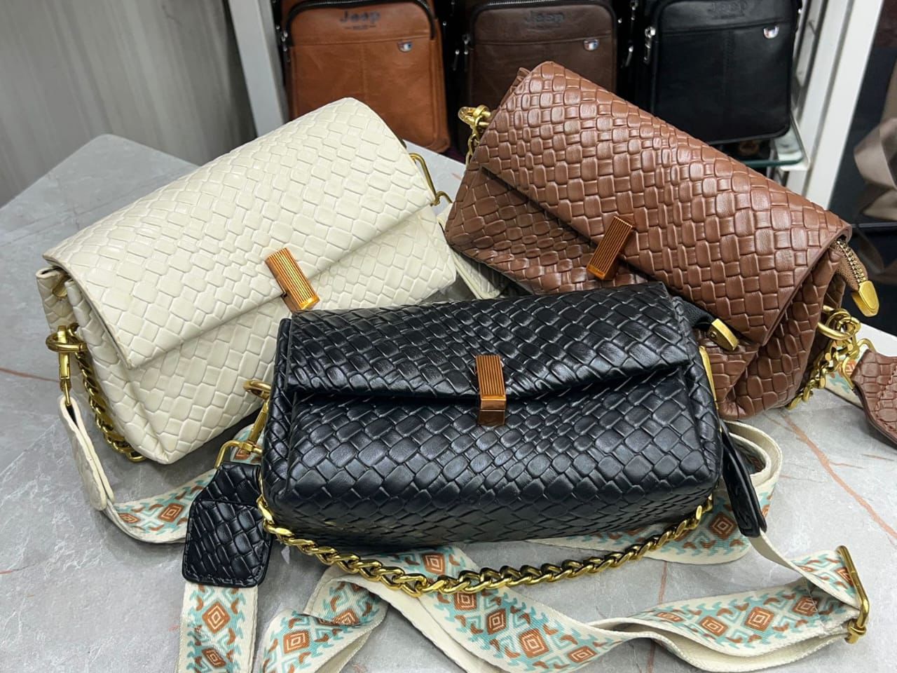 PREMIUM WOVEN TEXTURE CROSSBODY SLING BAG WITH CHAIN STRAP