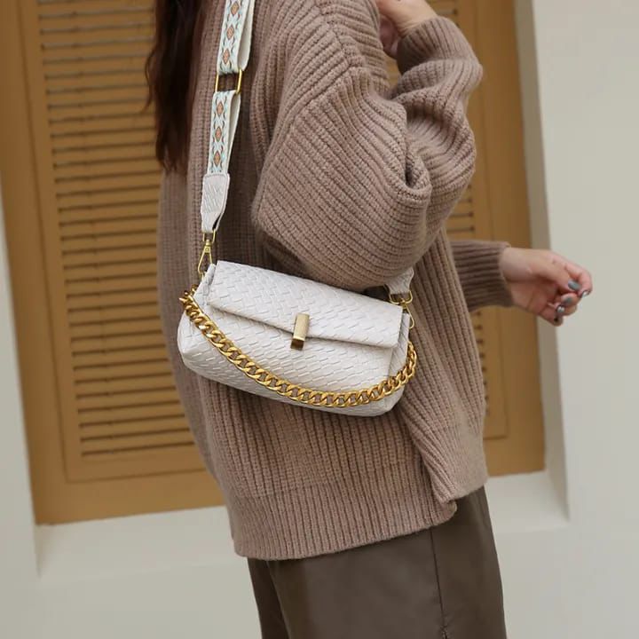 PREMIUM WOVEN TEXTURE CROSSBODY SLING BAG WITH CHAIN STRAP