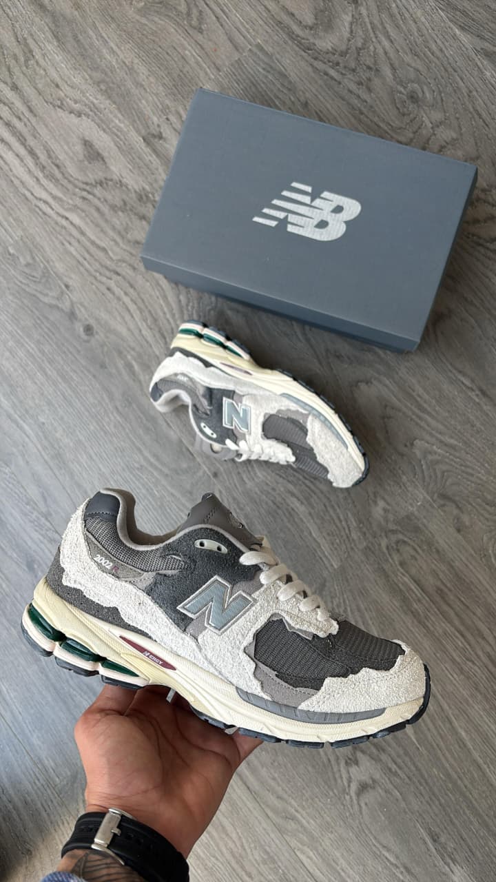 NEW BALANCE 2002
